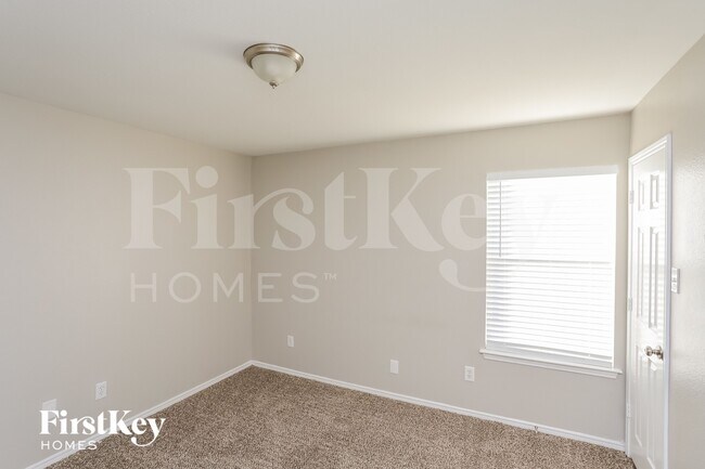 Building Photo - 312 Pin Oak Ln