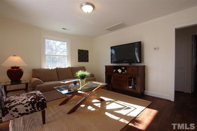 Building Photo - Updated single-family home in downtown Raleigh