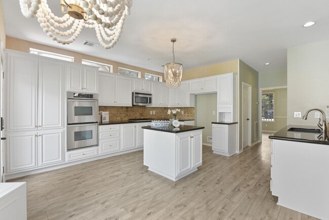 Building Photo - 31 Treescape Cir