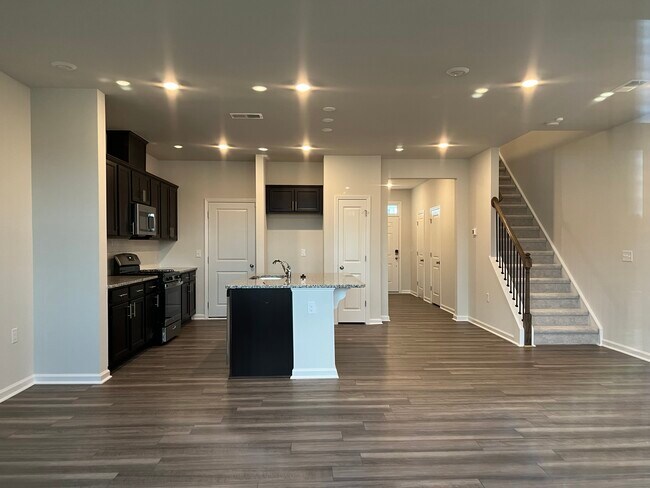 Building Photo - 5047 Kota St