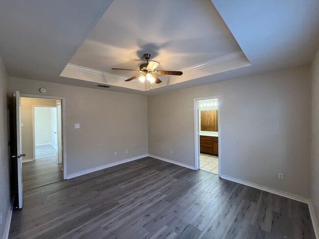 Building Photo - BRICK HOME QUICK COMMUTE TO CROSSTOWN SOUTH