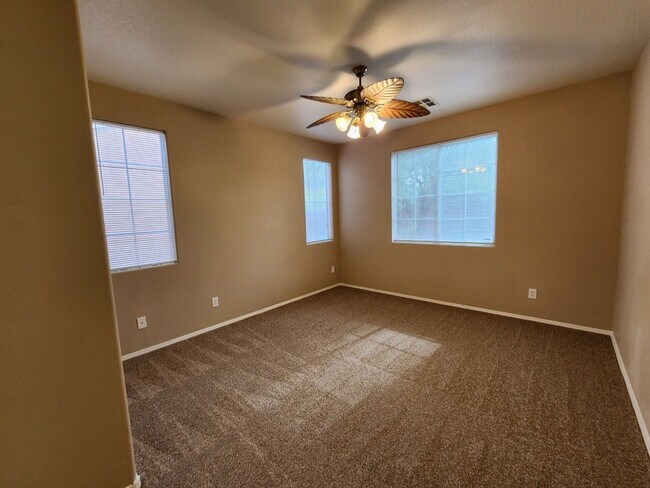 Building Photo - Charming 3 bedroom home with great curb ap...