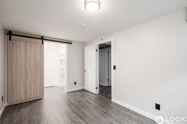 Building Photo - 12055 Cinnamon Ridge Rd