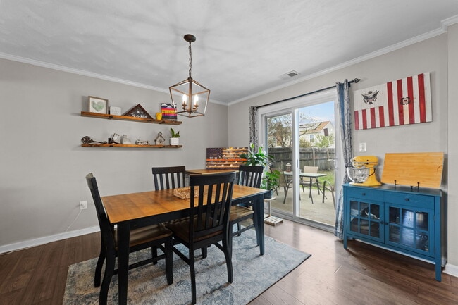 Building Photo - 5845 Glen View Dr