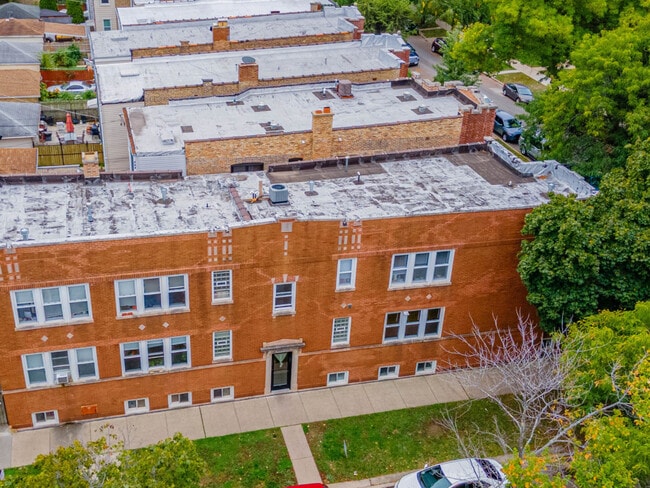 Building Photo - 3815 W Roscoe St