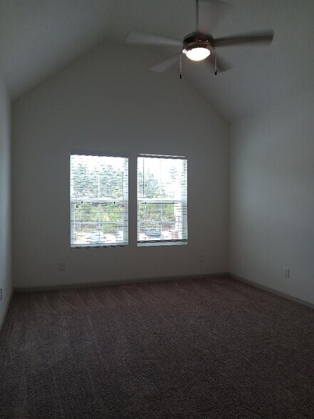 Building Photo - 724 Buddy Ct