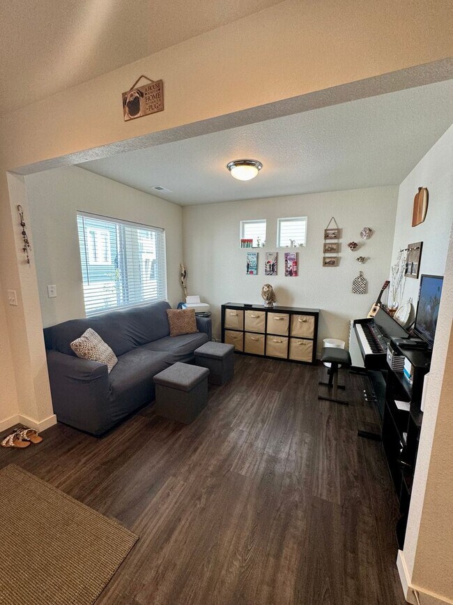 Building Photo - Like New 3 bedroom home in Banning Lewis