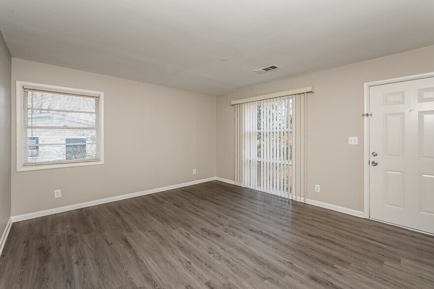 Building Photo - 645 Melrose Dr