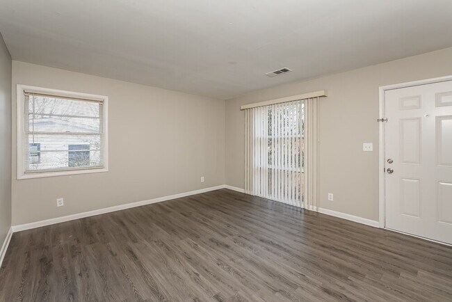 Building Photo - 645 Melrose Dr