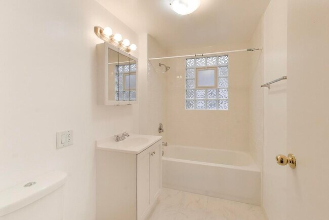 Building Photo - 5150 W Carmen Ave