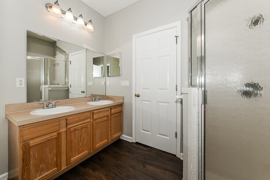 Building Photo - 699 Bellshire Dr