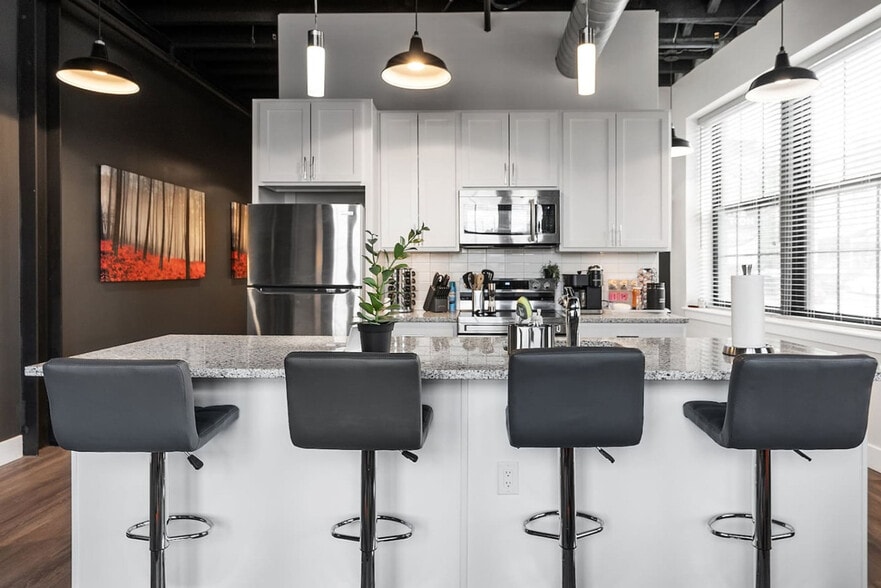 Building Photo - 212 W Roberts Ave