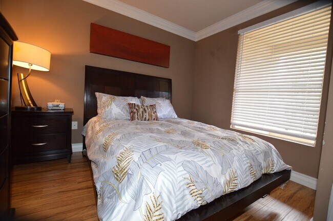 Building Photo - Charming Jr. 1 Bd Studio Condo at Merididan Private Residences.