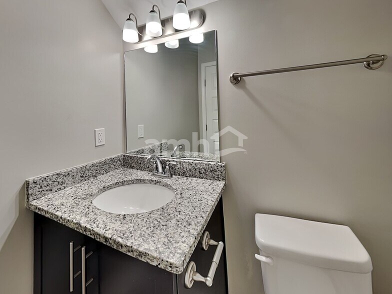 Building Photo - 5340 Tupelo St