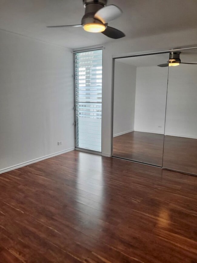 Building Photo - AVAILABLE for Rent : 3 Bedroom, 2 Bathroom...