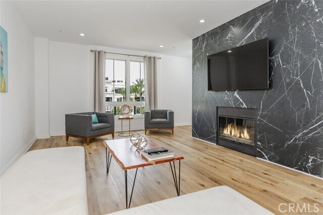 Building Photo - 407 Caruso Ave