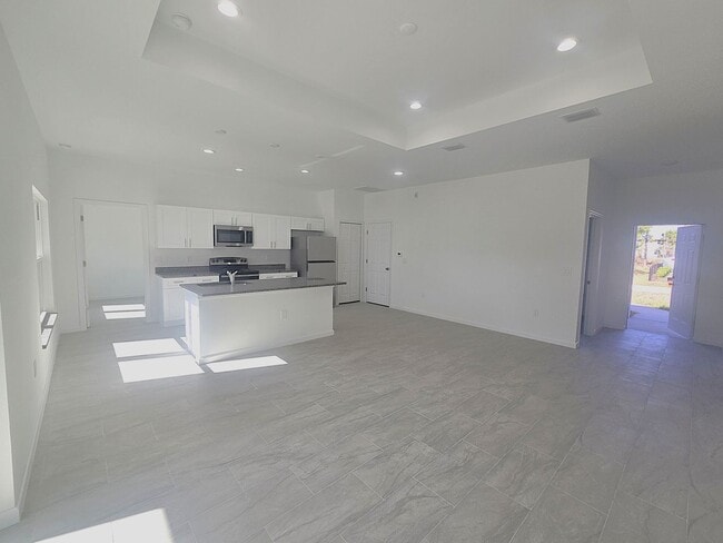 Building Photo - Brand new 4/2/2  House