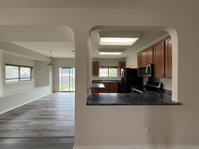 Building Photo - 1722 E Mesa Park Dr
