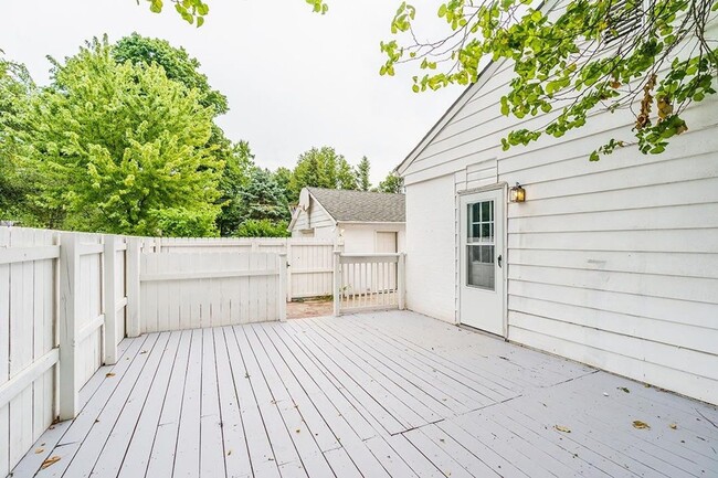 Building Photo - Charming 3 bedroom 2 bath home in Southland neighborhood!