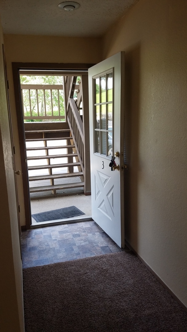 Building Photo - 1 bedroom, unfurnished walk-in condo at Fa...
