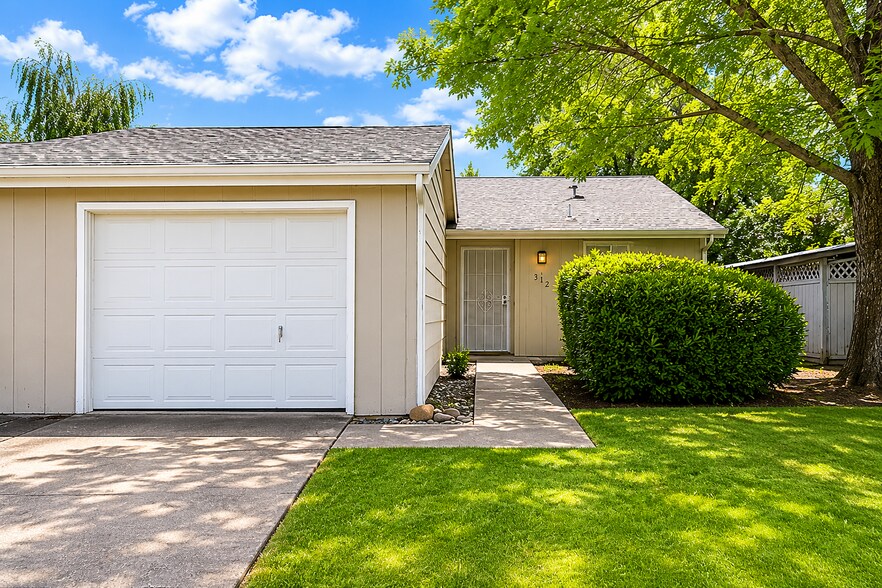Building Photo - 373 Whitesell Ct NE