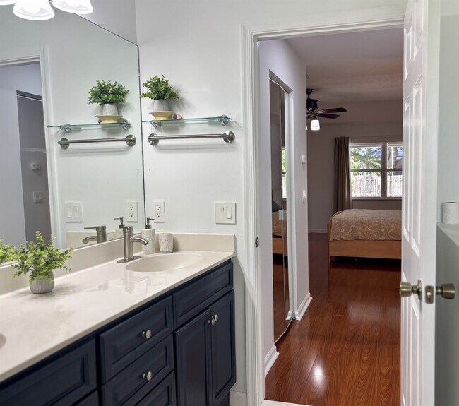 Building Photo - 13885 Sheffield St