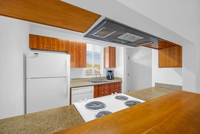 Building Photo - Fully Furnished 2BR/2BA Condo in Quiet North Kihei – Top Floor, Private Laundry, 2 Parking Stalls