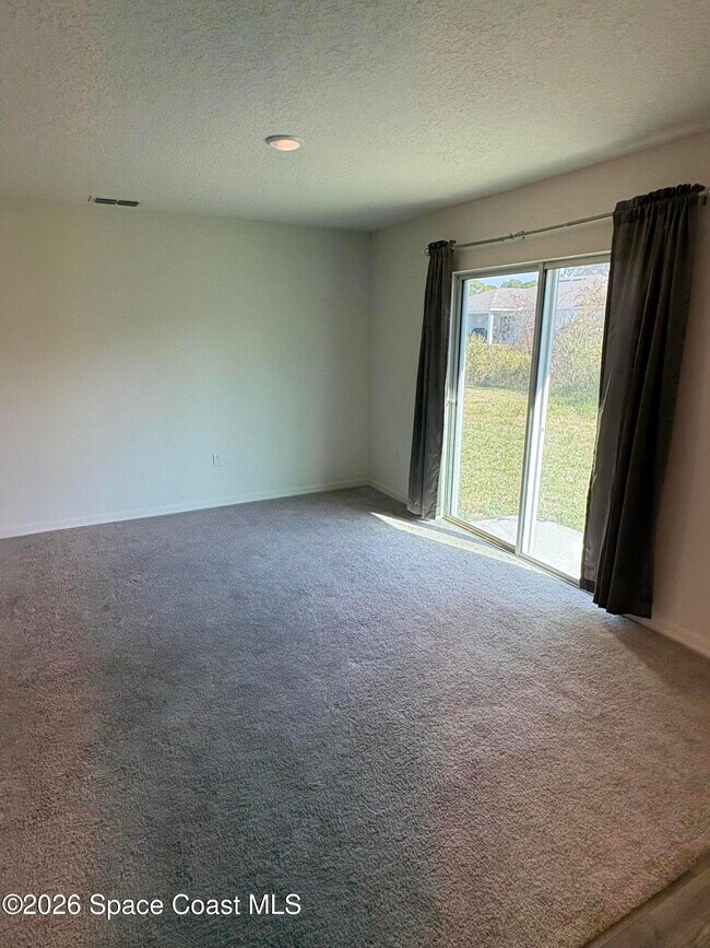 Building Photo - 212 Alminar Ave SE