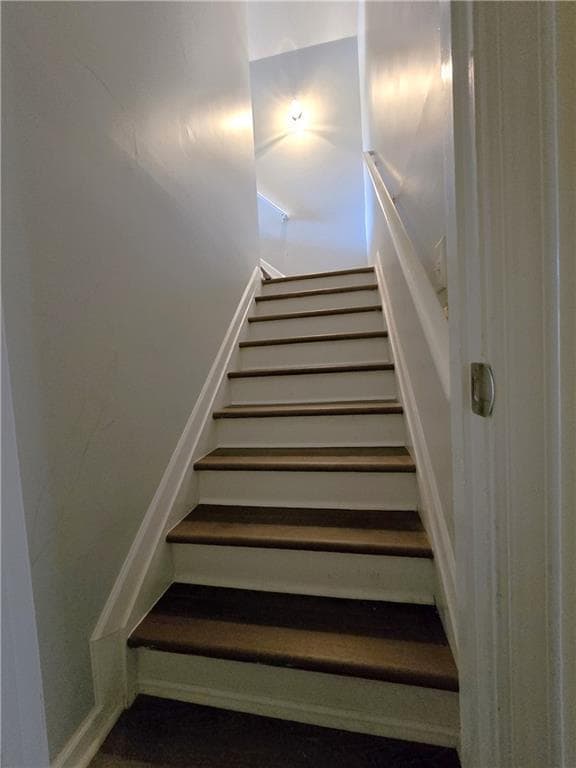 Building Photo - 4060 Crescent Walk Ln NE