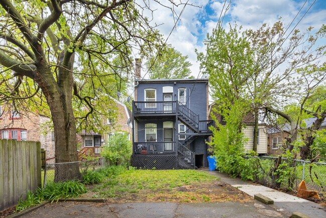 Building Photo - 6813 S St Lawrence Ave