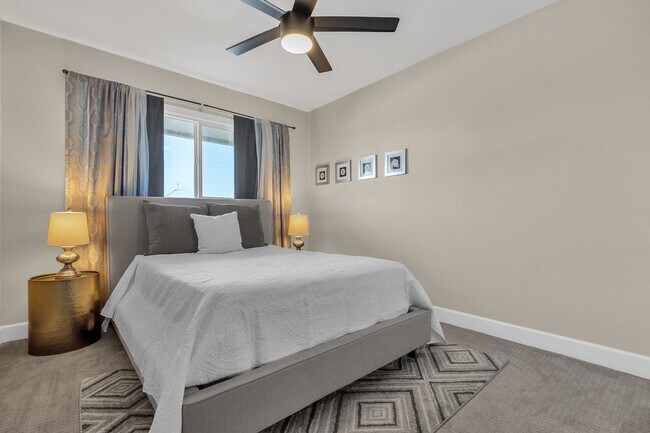 Building Photo - 6165 N Granite Reef Rd