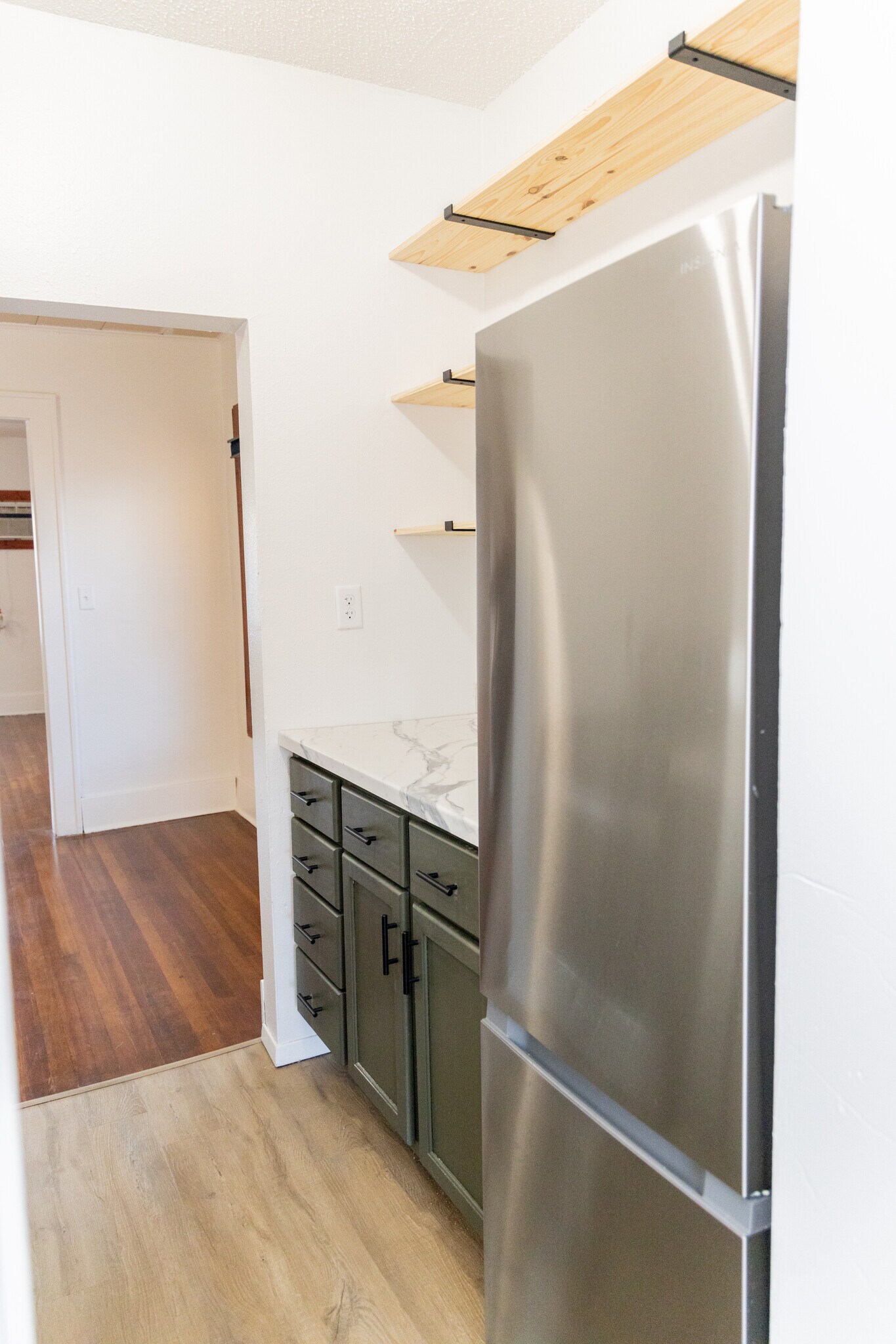 Building Photo - 711 S Phillips Ave