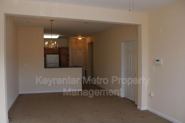 Building Photo - 1321 Karen Blvd