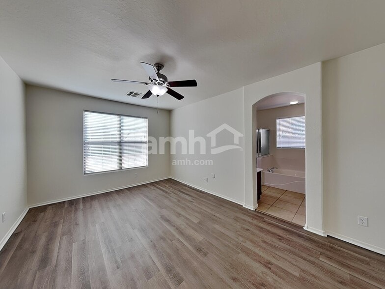 Building Photo - 15179 W Montecito Ave