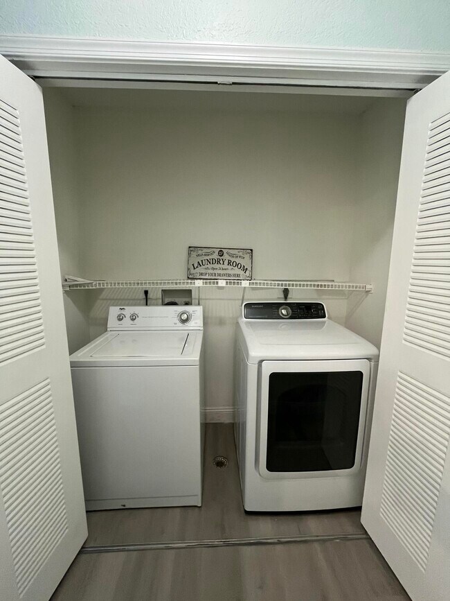 Building Photo - 4305 Coral Springs Dr
