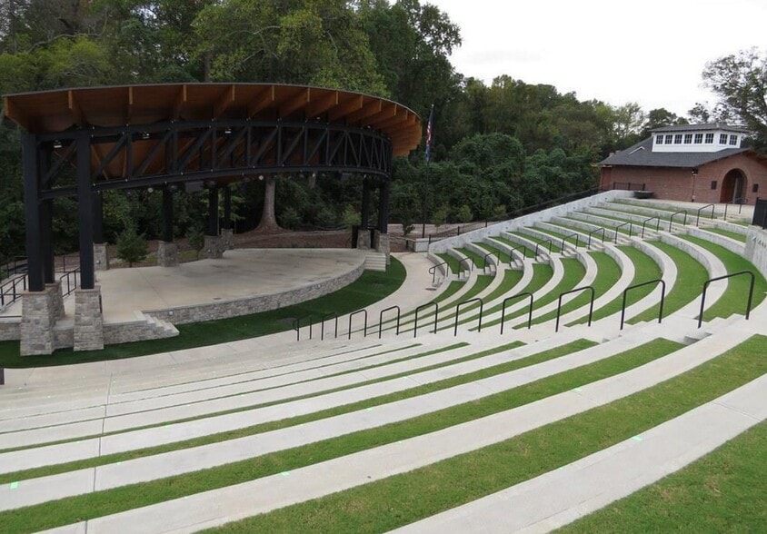 Building Photo - 329 W Main St