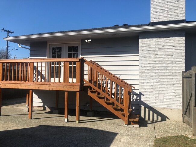 Building Photo - 12755 Phinney Ave N