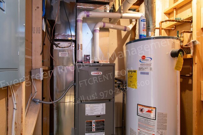 Building Photo - 318-320 W Myrtle