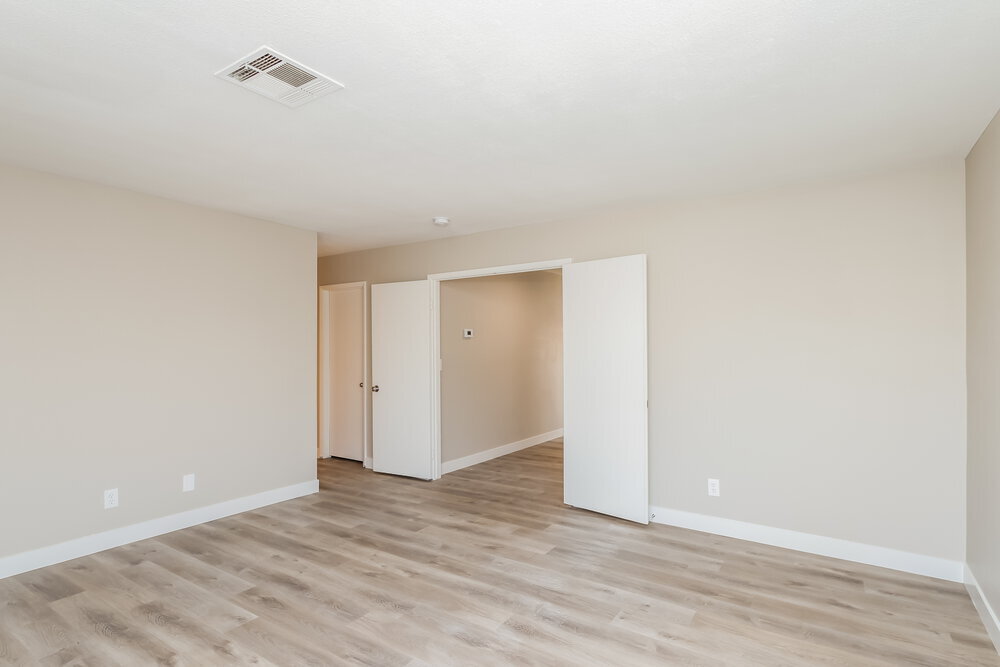 Building Photo - 2071 Club Crest Way