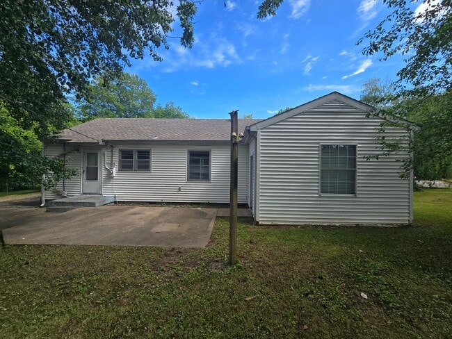 Building Photo - Choose Your Move-In Special!