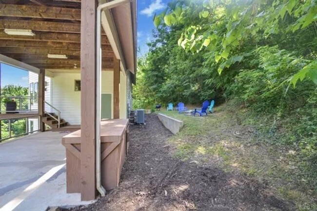 Building Photo - Live the Hobby Farm Dream in Shawsville, VA!