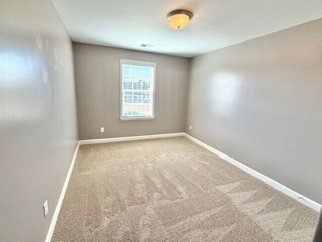 Building Photo - Now Leasing a 5 Bedrom 3 Bath Home In Olive Branch