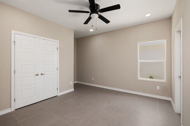 Building Photo - 5809 Puffin Ave