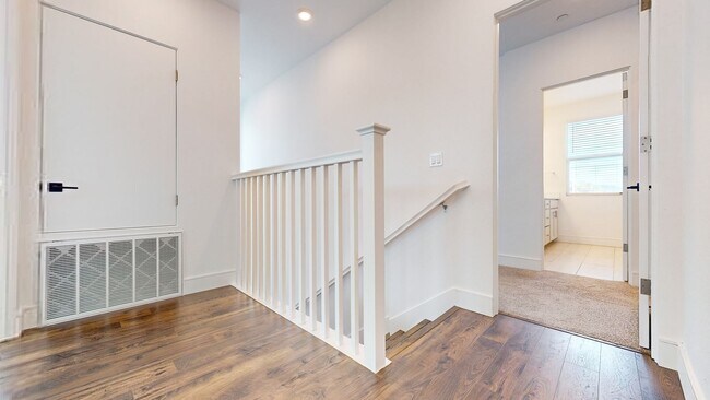 Building Photo - Beautiful and Bright 3 Bedroom 2.5 Bathroom Home with 2 Car Tandem Garage! PG&E Included!