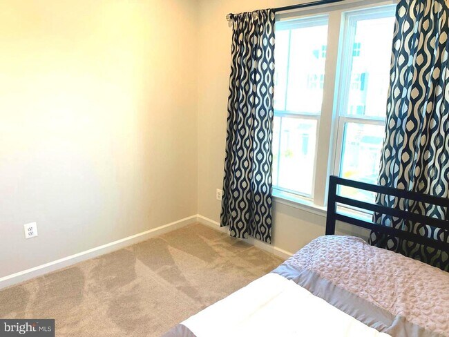 Building Photo - 9606 Julia Ln