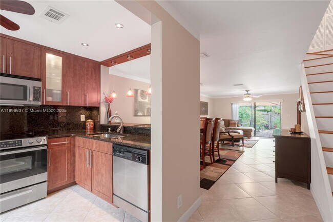Building Photo - 3024 S Oakland Forest Dr