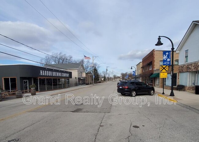 Building Photo - 137 Cedar Ave Ave