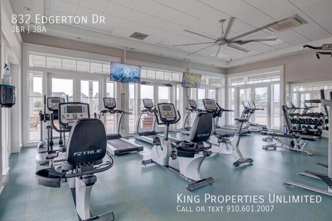 Building Photo - 832 Edgerton Dr