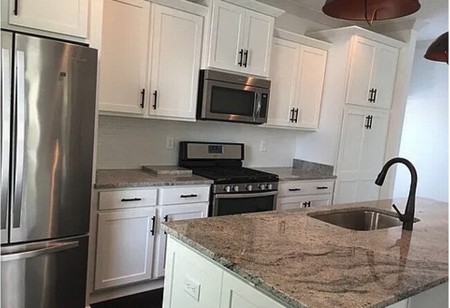 Building Photo - 2 bed/2.5 bath in the Nations!