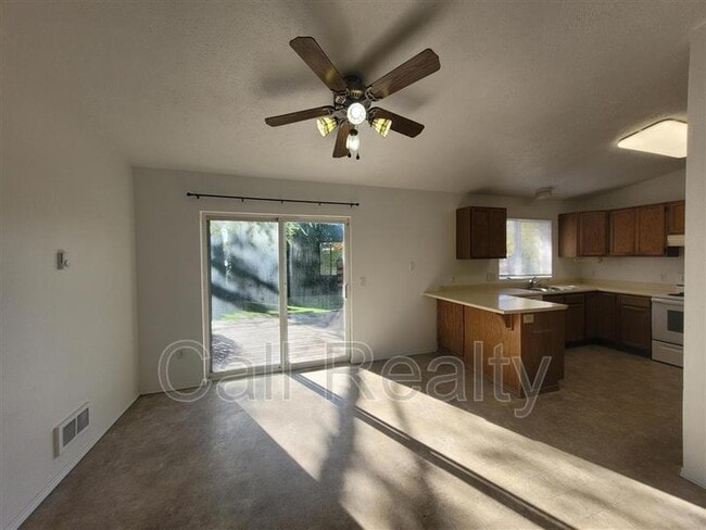 Building Photo - 10714 E Augusta Ave